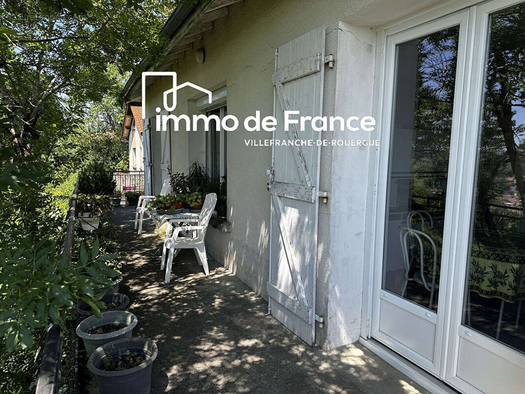 Maison comprenant 3 appartements loués : 1 T2, 2 T3 / T4, 3 garages et 3 parkings - photo 6