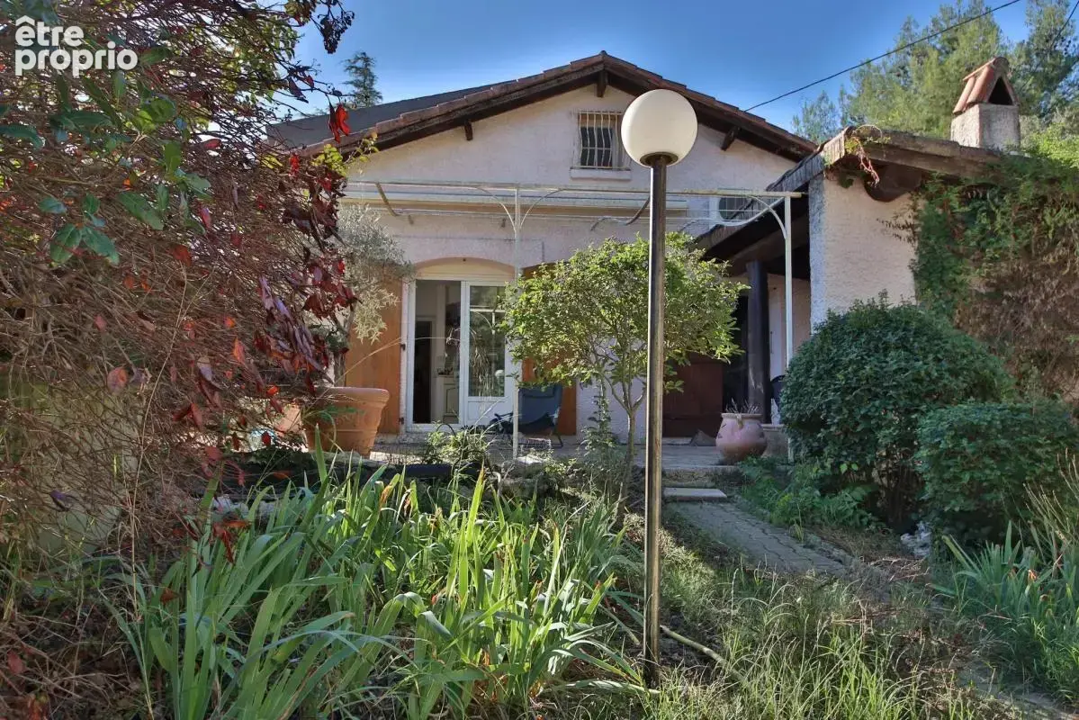 Maison de 7 pièces de 203 m² à Nîmes - photo 1