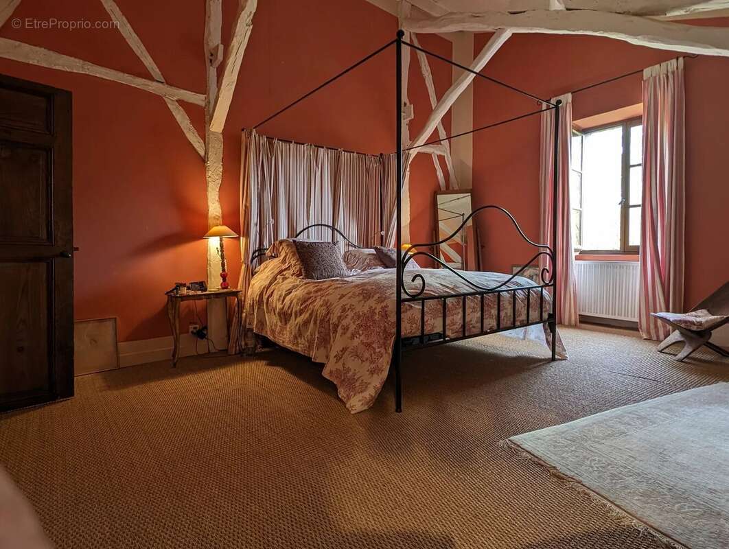 Maison de caractère avec 4 chambres sur 'environ 7318 m². - photo 30