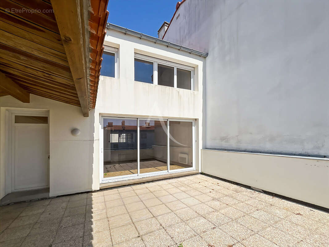 Appartement de caractère avec double espace de vie et combles exploitables ? Hyper centre de Challans - photo 5