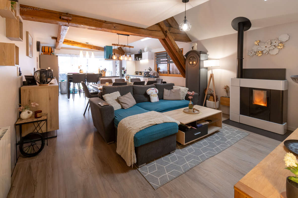 Appartement à FRASNE