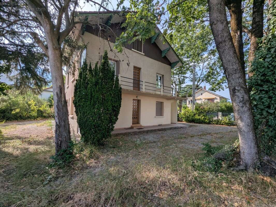 Maison 155 m² à Le Pont-De-Claix  - photo 2