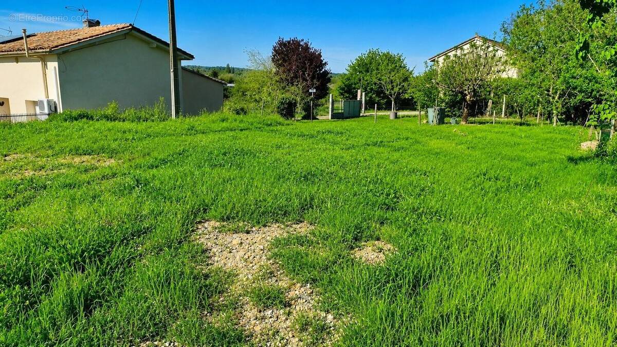 Photo 1 - Terrain à SAINT-DENIS-DE-PILE