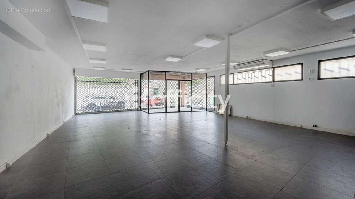 Commerce à MORIERES-LES-AVIGNON