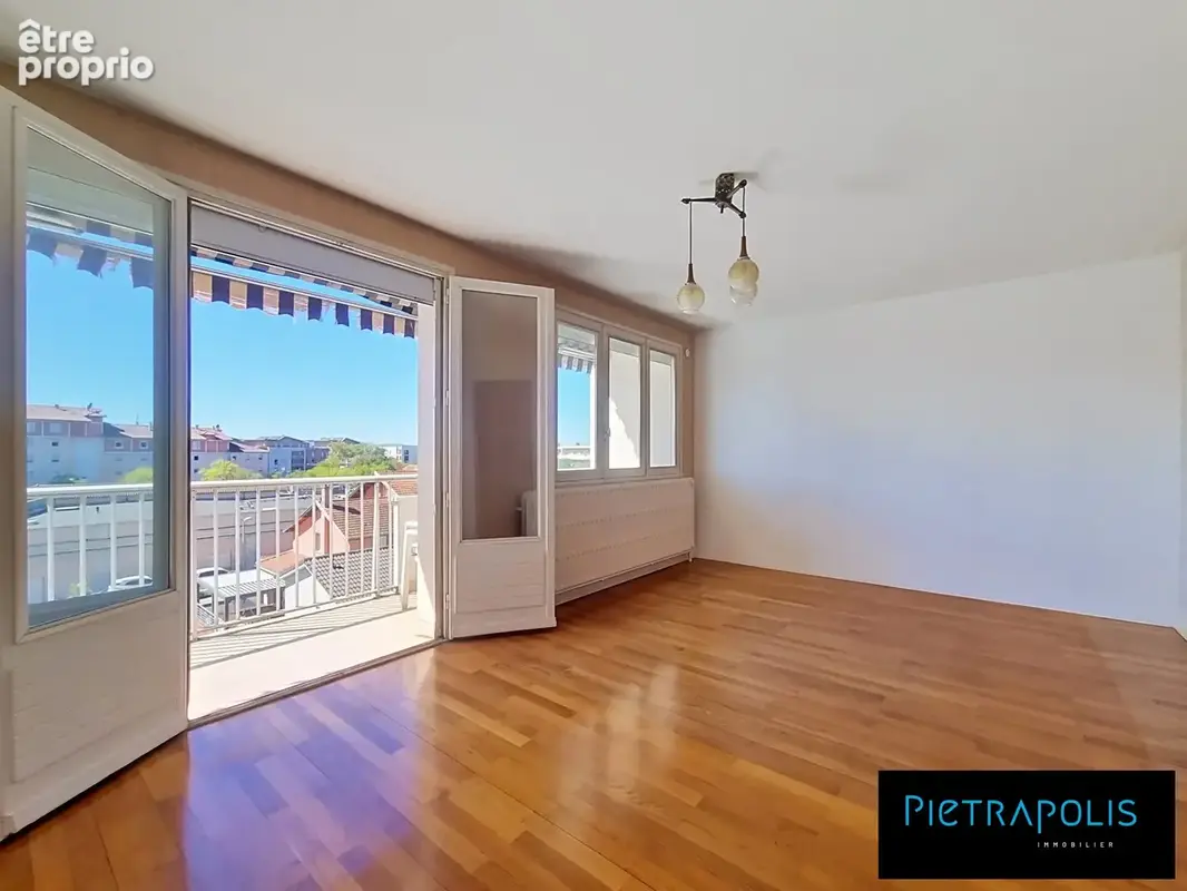 Appartement 4 pièces 83 m² à vendre à Decines-Charpieu (69150) - photo 4