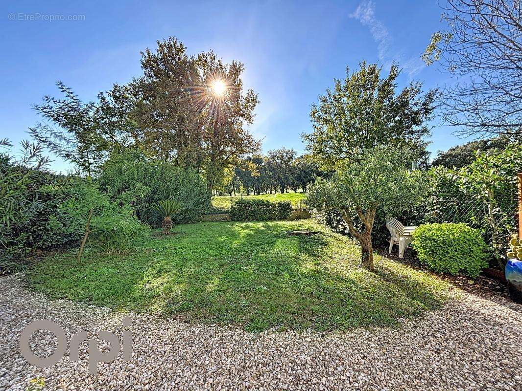 Maison à ROQUEBRUNE-SUR-ARGENS
