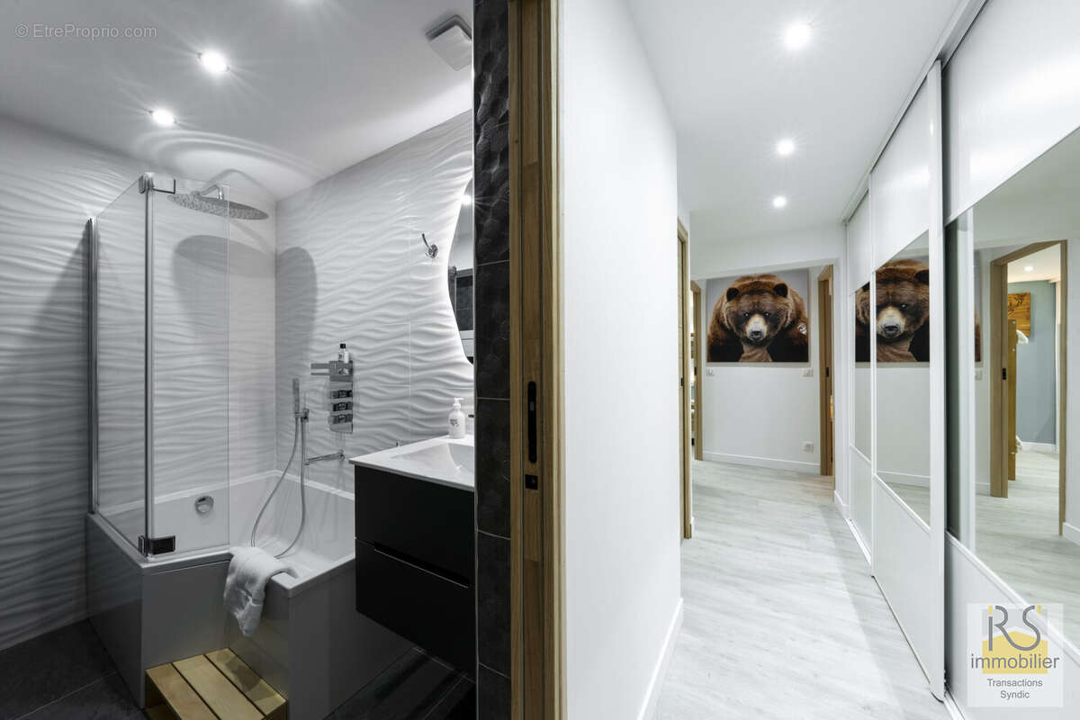 Salle de bains 1 - Appartement à ARACHES-LA-FRASSE