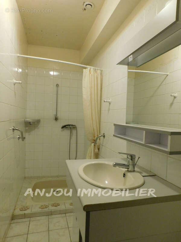 Maison à SAINT-QUENTIN-LES-ANGES