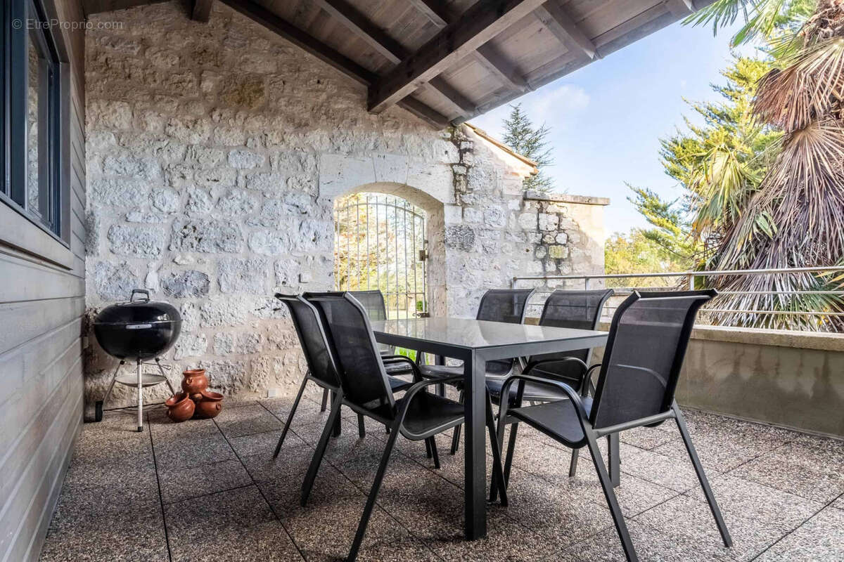 Chateau Estate - photo 16