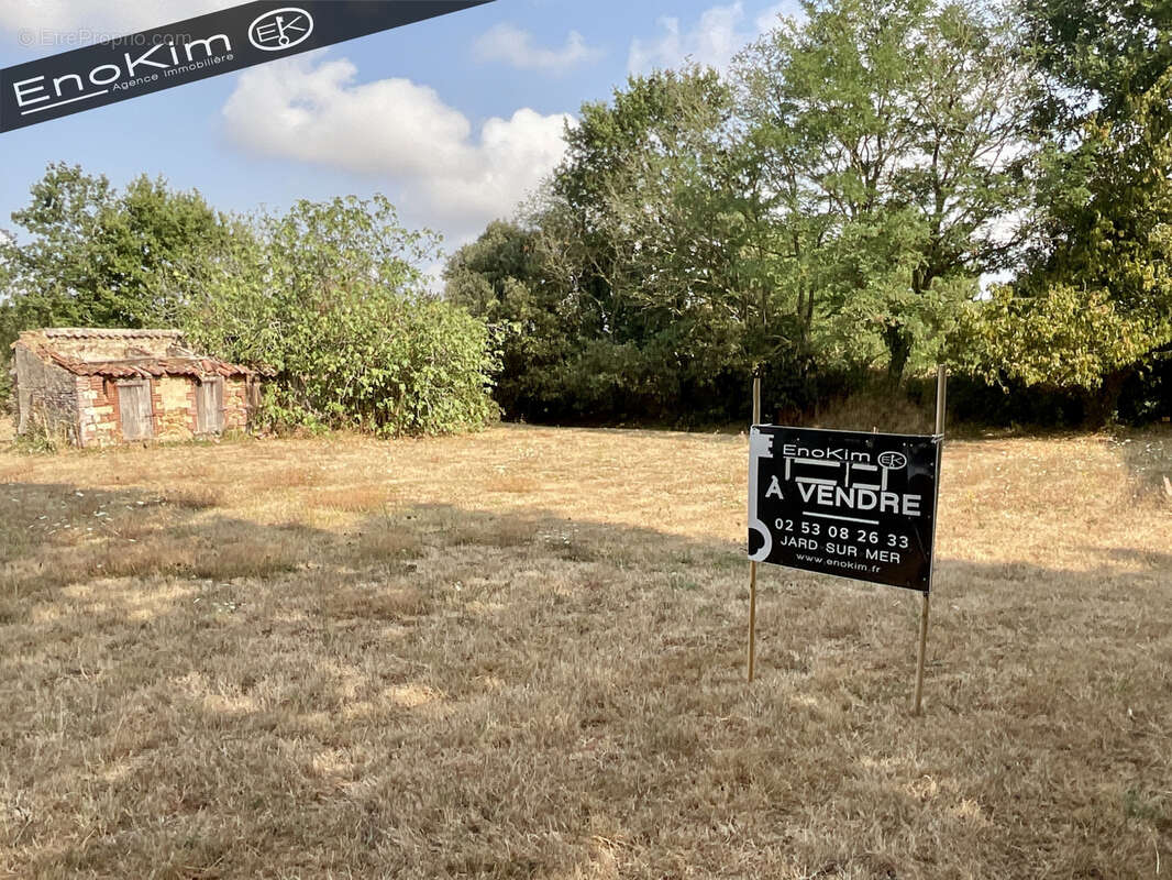 Terrain constructible de 601 m2 - photo 2