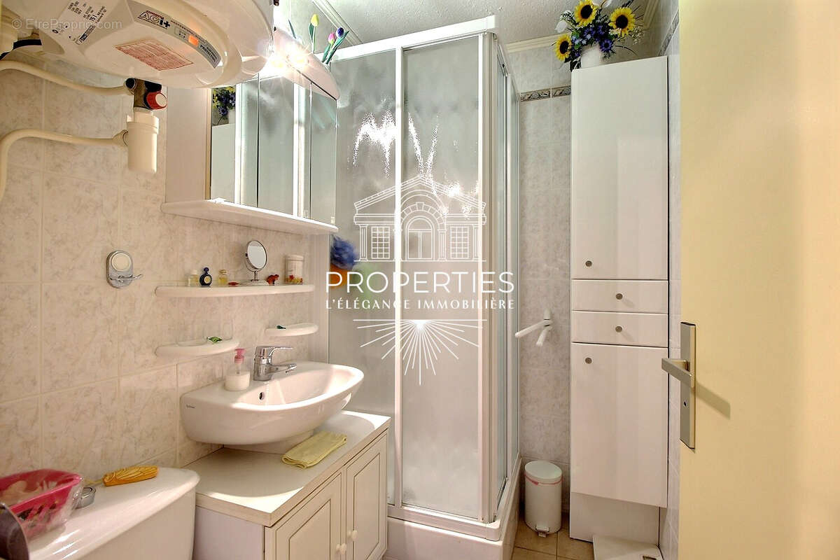 Bormes - la faviere -t2 cabine - dernier etage  - terrasse -  double garage - photo 6