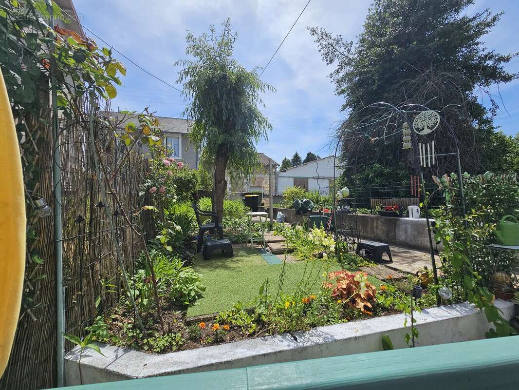 Charmante maison de ville avec jardin - photo 2