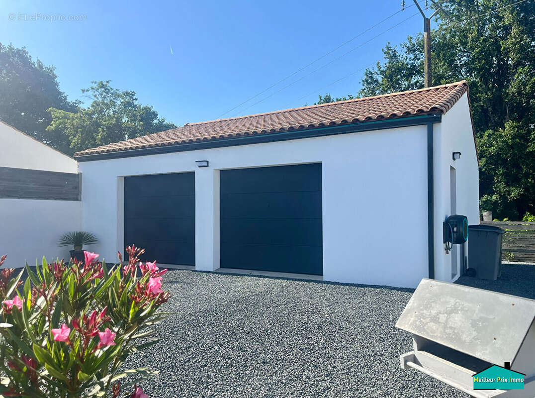Maison aux excellentes prestations, avec 3 chambres et garage double ! - photo 13