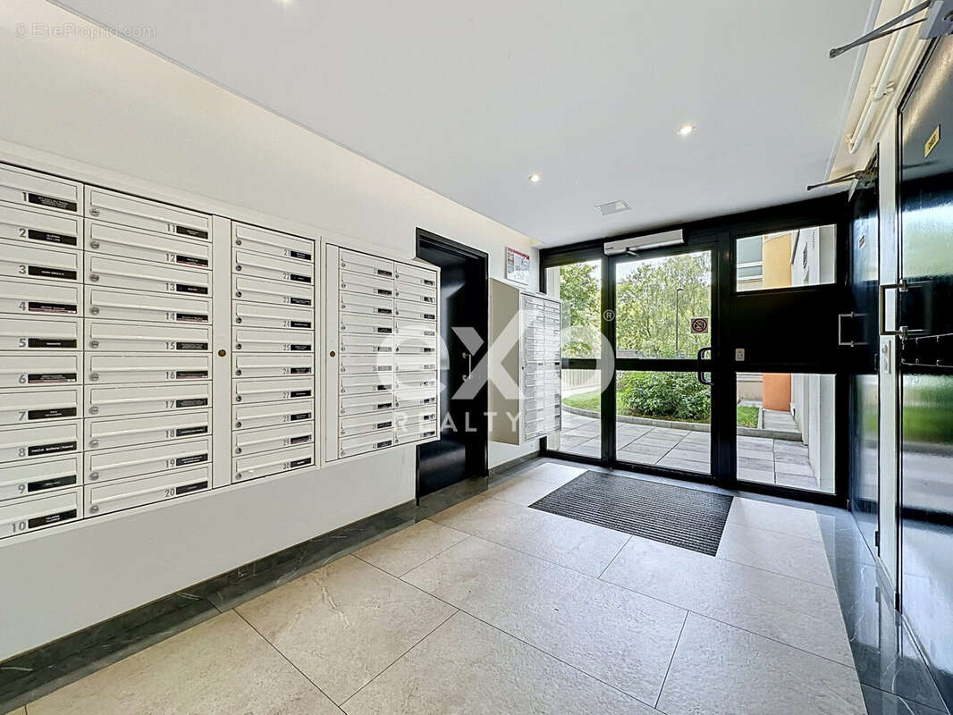 Appartement 100 m² à Saint-Denis  - photo 5