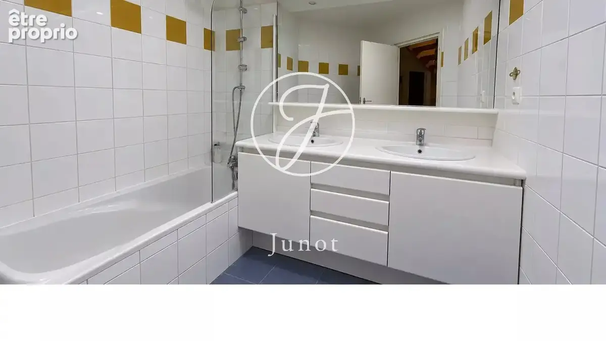 Marcq-en-Barœul - CROISÉ-LAROCHE - Maison - 6 pièces - 185m² - 5 chambres - Jardin 500m² - Terrasse - Garage - Dépendance - photo 8