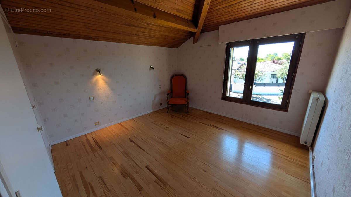Belle villa cossue F8 sur terrain arboré 900 m² - photo 15