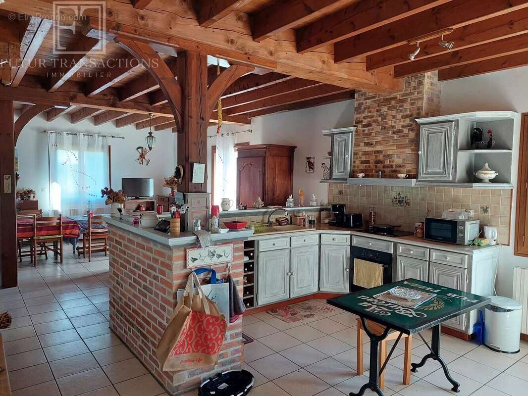 Maison et piscine sur 3490 m² clos avec dépendance - photo 9