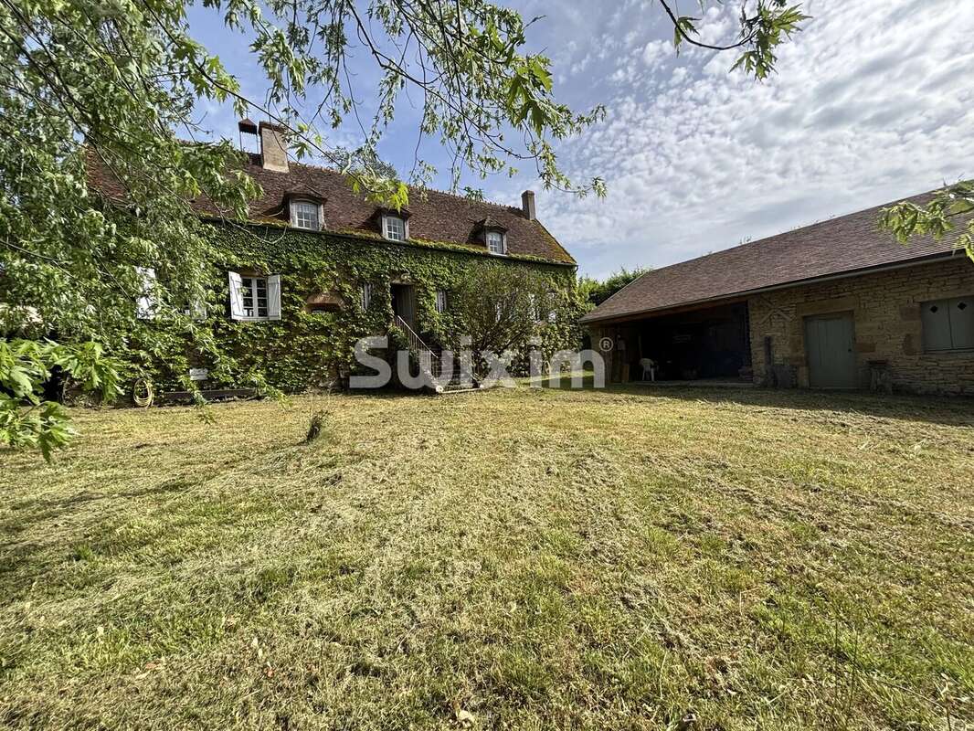 Authentique maison de caractère sur 2 650 m² de terrain clos - photo 2