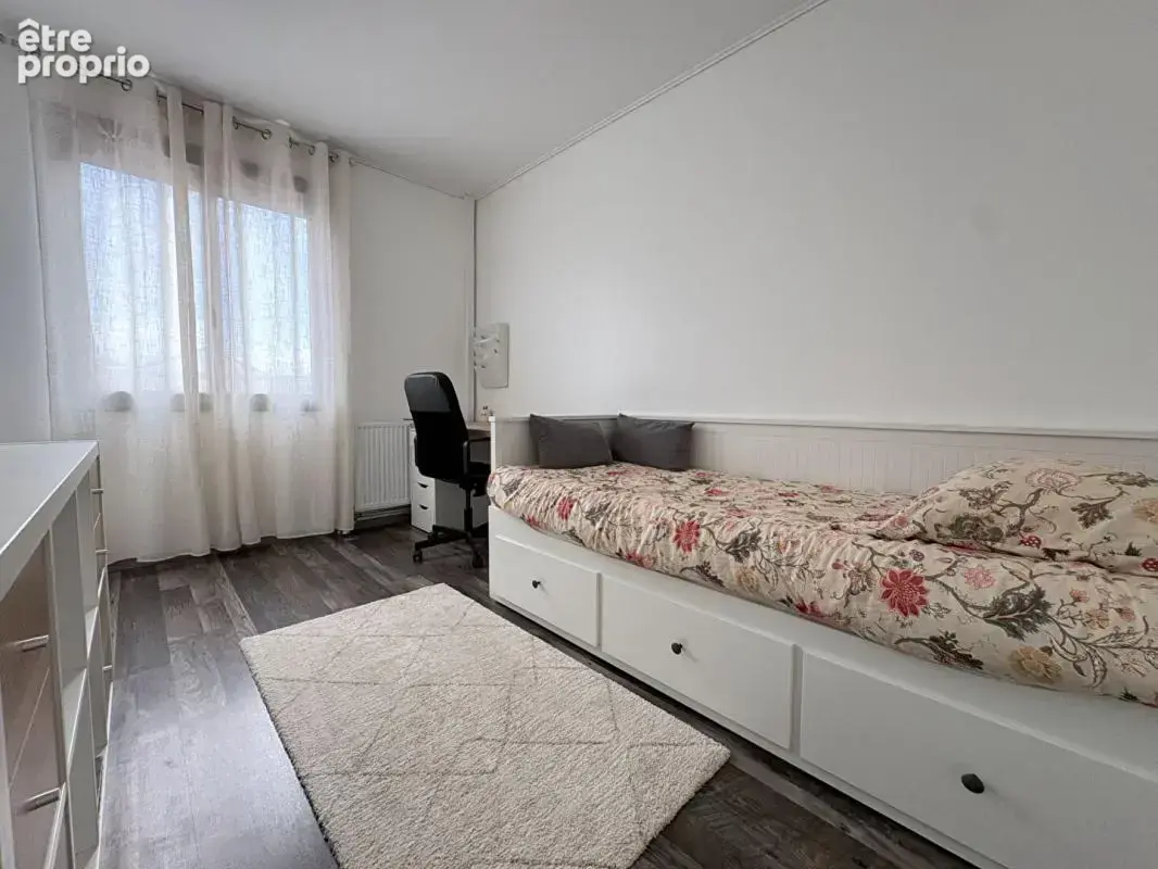 Maison familiale ,idéalement située en parfait état - photo 8