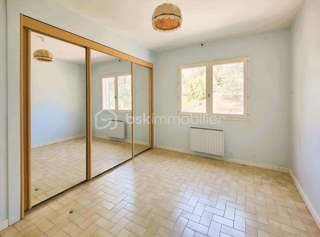 Propriété de caractère composée de deux logements, vastes dépendances et potentiel foncier - photo 11