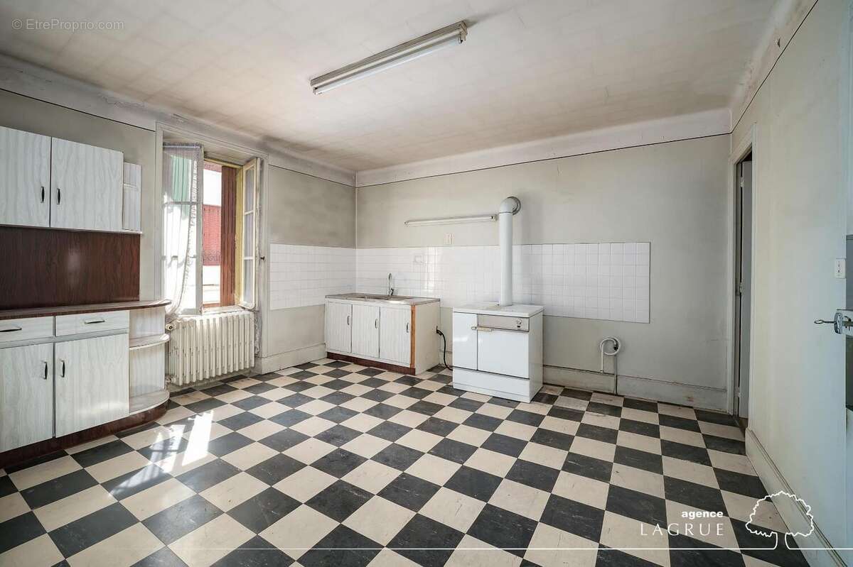   - Maison à VICHY