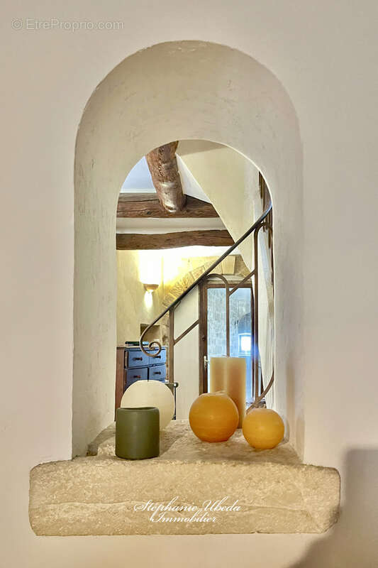 Splendide batisse du 16eme dans les remparts du vieux village - photo 11