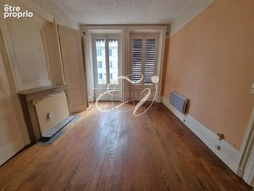 Vente lyon 69003 - metro garibaldi t2 cachet 45m2 a renover dans immeuble ancien - photo 2