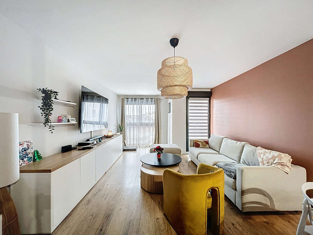 Appartement à VAUJOURS