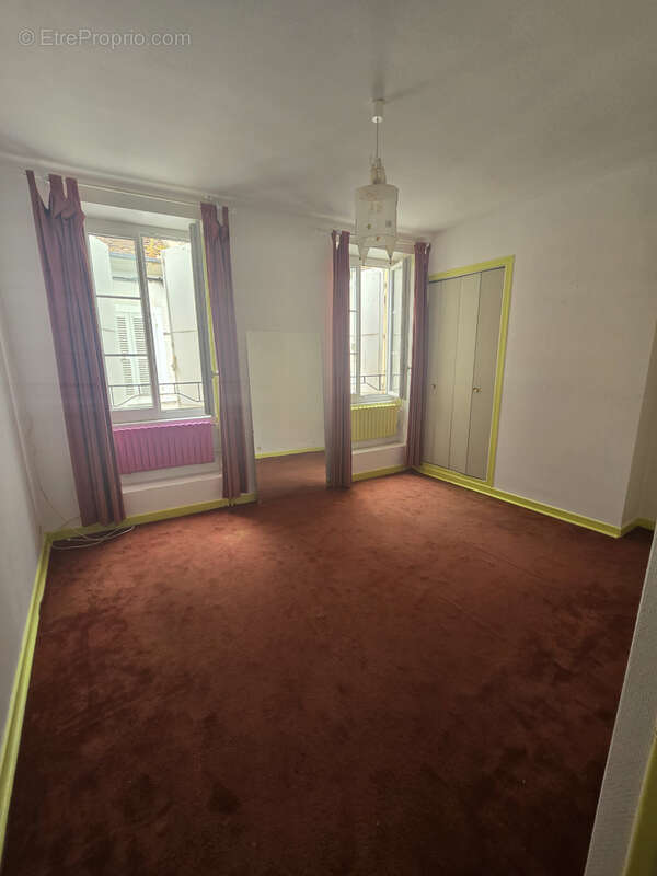 Maison à DUN-SUR-AURON