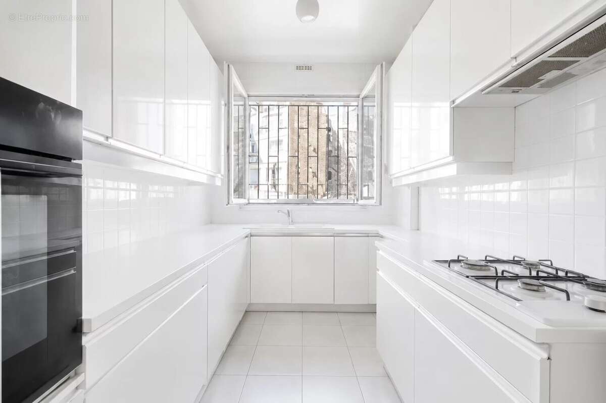 Appartement à PARIS-8E