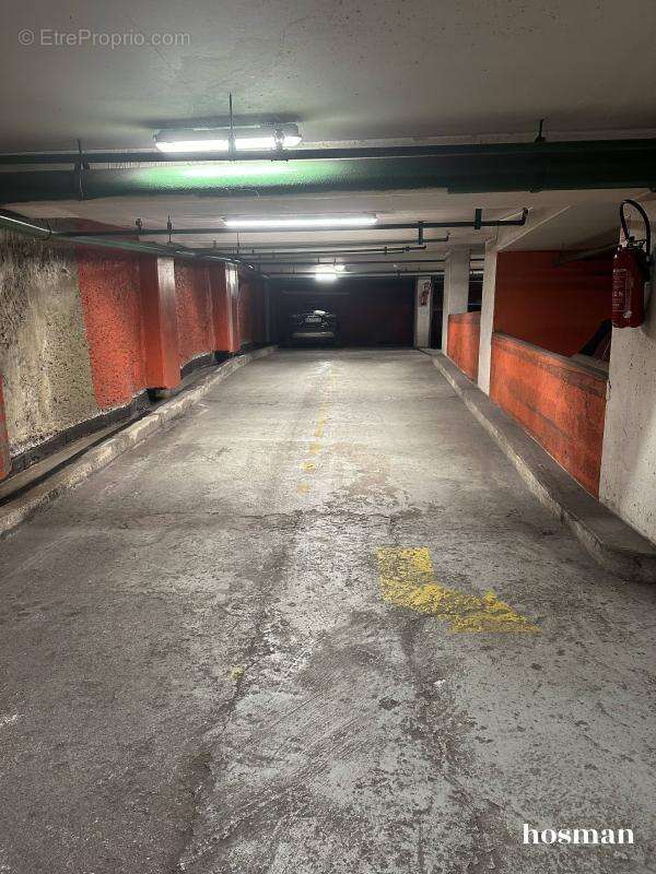 Parking à PARIS-3E