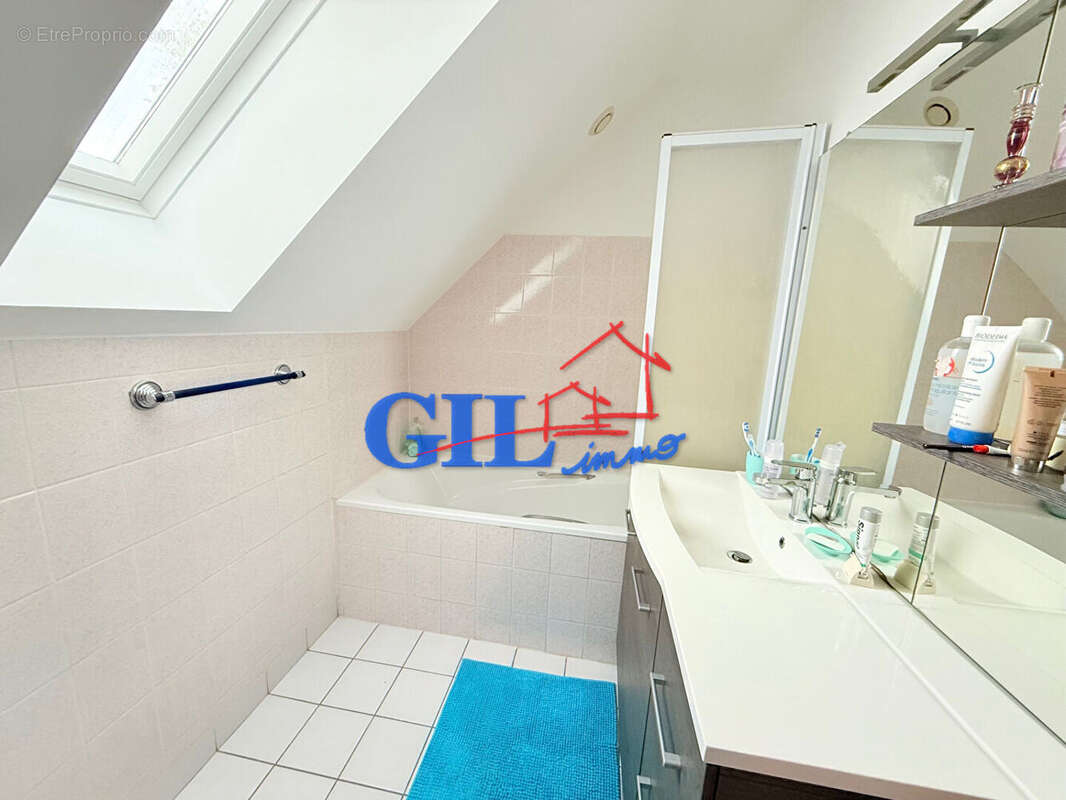 Maison à SAVIGNY-LE-TEMPLE