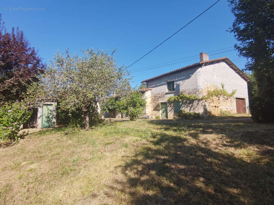 Maison à CELLEFROUIN