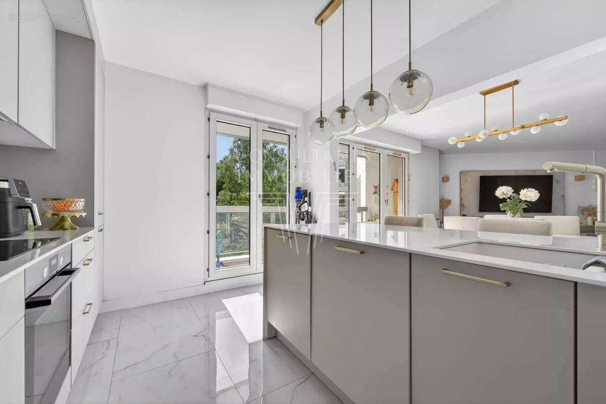 Appartement à LEVALLOIS-PERRET