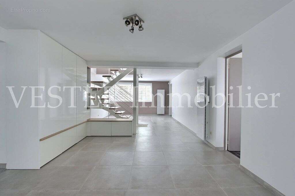 Maison 200m² 8 pièces qui peut être aisément transformée en bureaux - photo 4