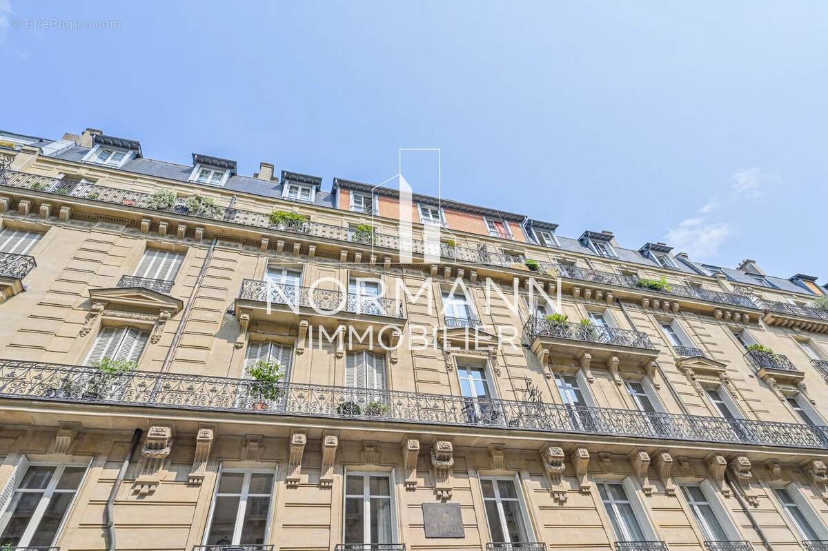 Appartement à PARIS-17E