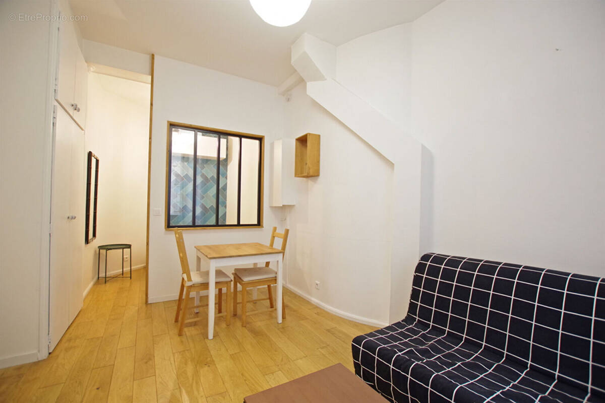 Appartement à PARIS-14E
