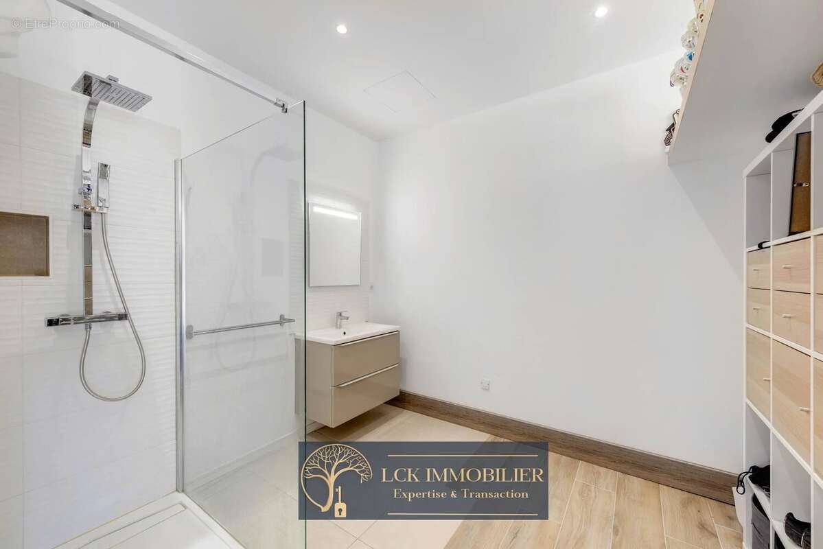 Maison à ROQUEBRUNE-SUR-ARGENS