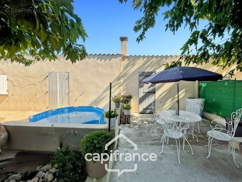 Alleins, maison de plain pied de   83m2 environ établie en zone agricole sur une parcelle de 3 400m2 m2 avec garage attenant - photo 4