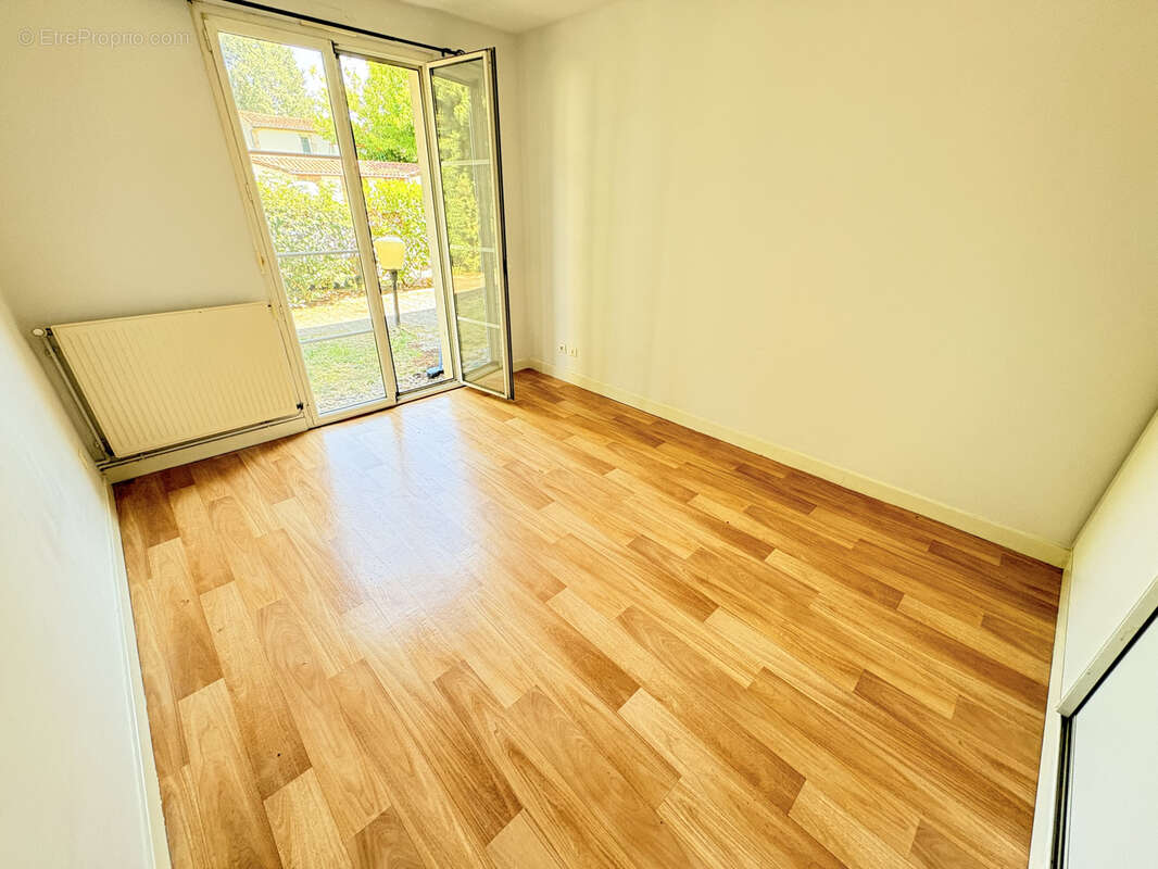 Appartement T4 en rez-de-jardin   97,46 m2   Résidence sécurisée - photo 2