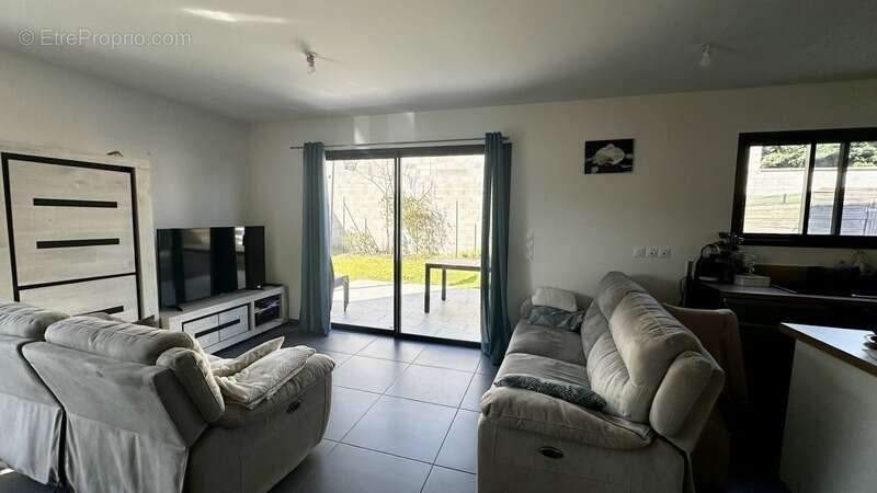 Maison à SAINT-JEAN-D'ILLAC