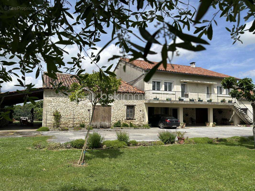 Maison à AURIAC-SUR-VENDINELLE