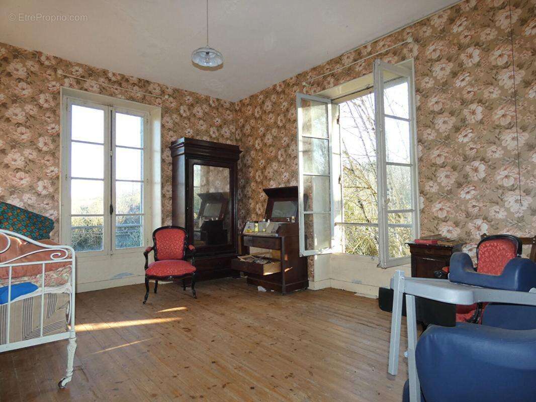 Maison Nailhac 160 m2 / 4 chambres / grange / hangar / terrain 1 hectare - photo 14