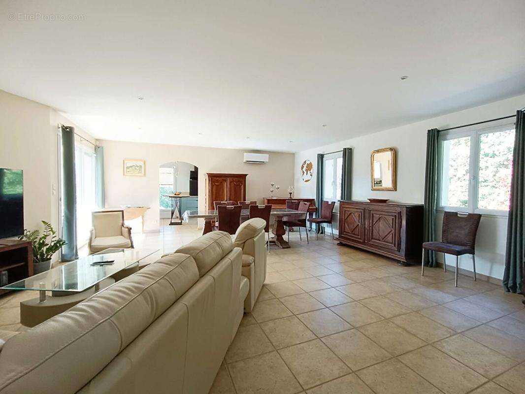 Maison à FONTVIEILLE