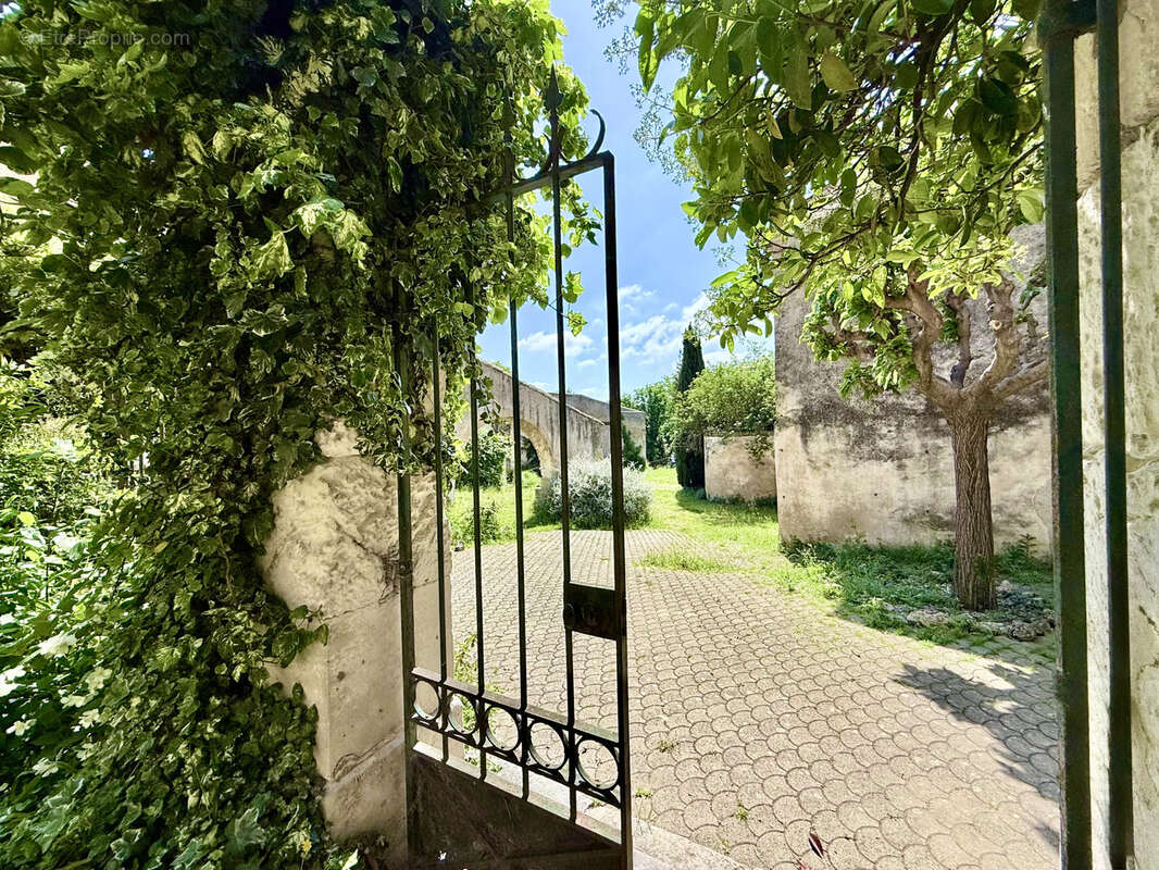 Maison à GALLARGUES-LE-MONTUEUX