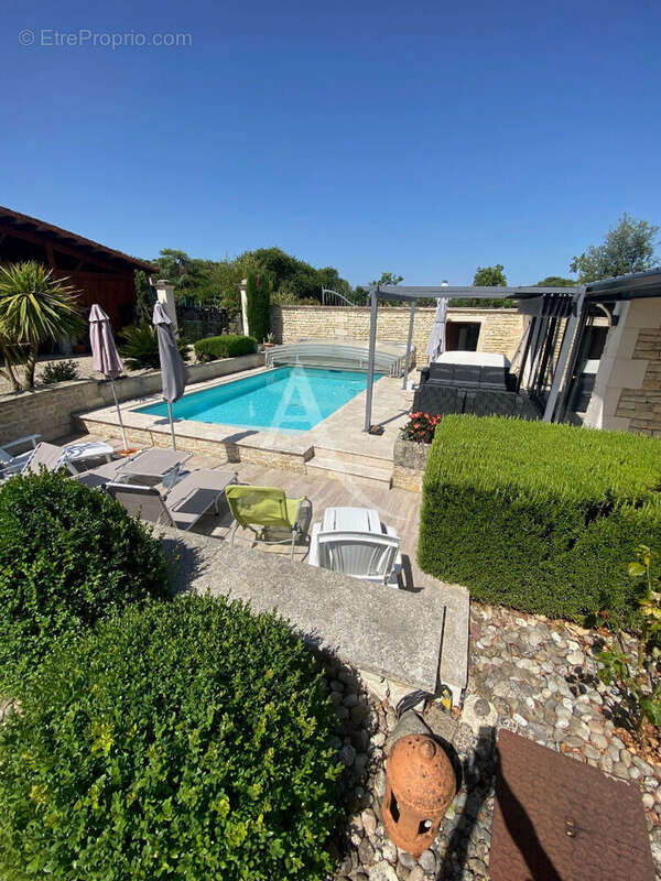 Maison à MONTROY