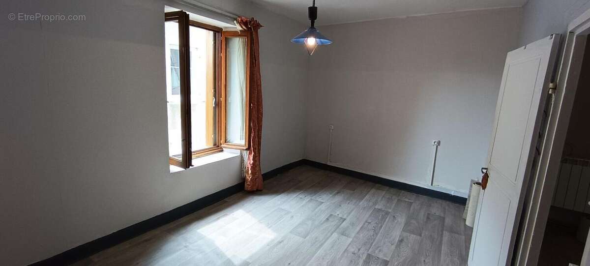 Le veurdre - maison de bourg 180 m2, studio, terrain + garage - photo 16