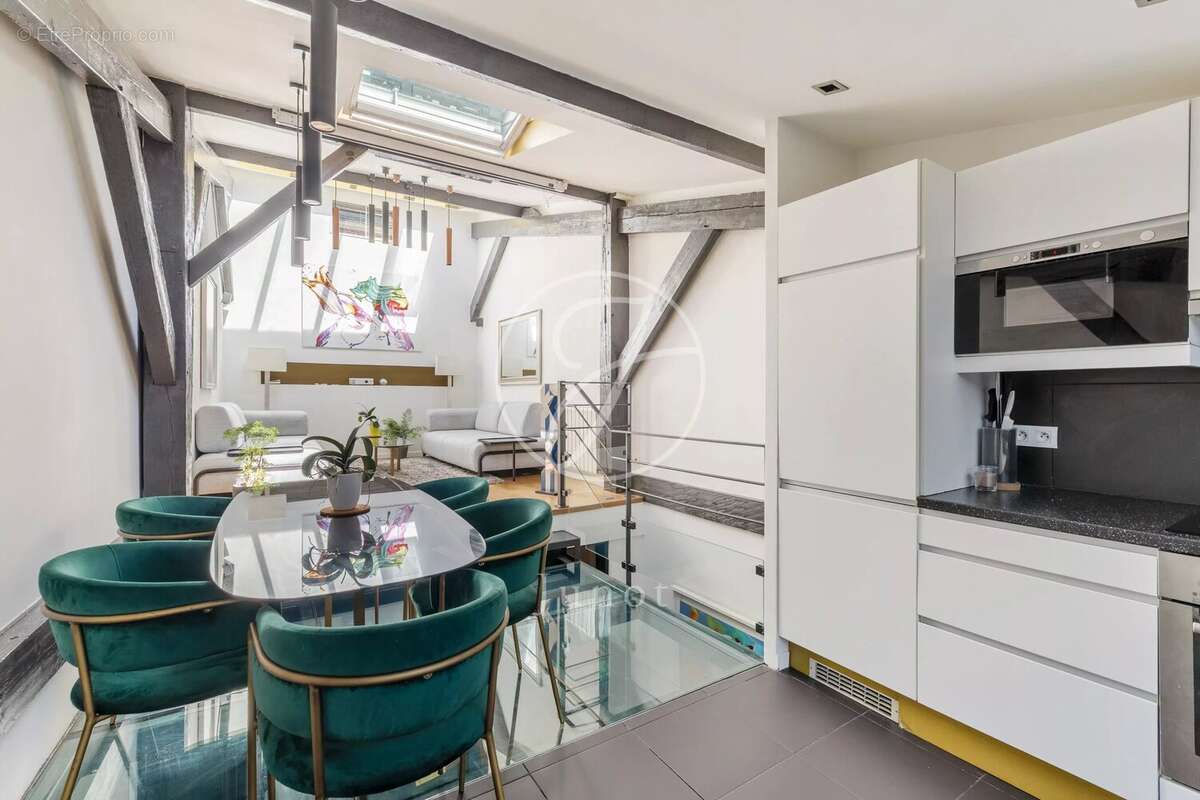 Appartement à PARIS-17E