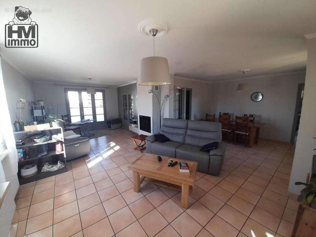 Maison à SAINT-LEONARD-DE-NOBLAT