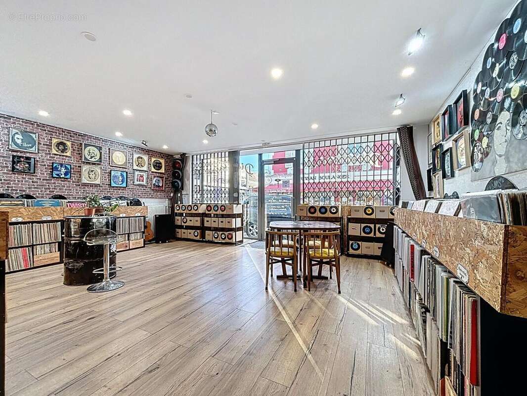 Photo 2 - Commerce à LAMORLAYE